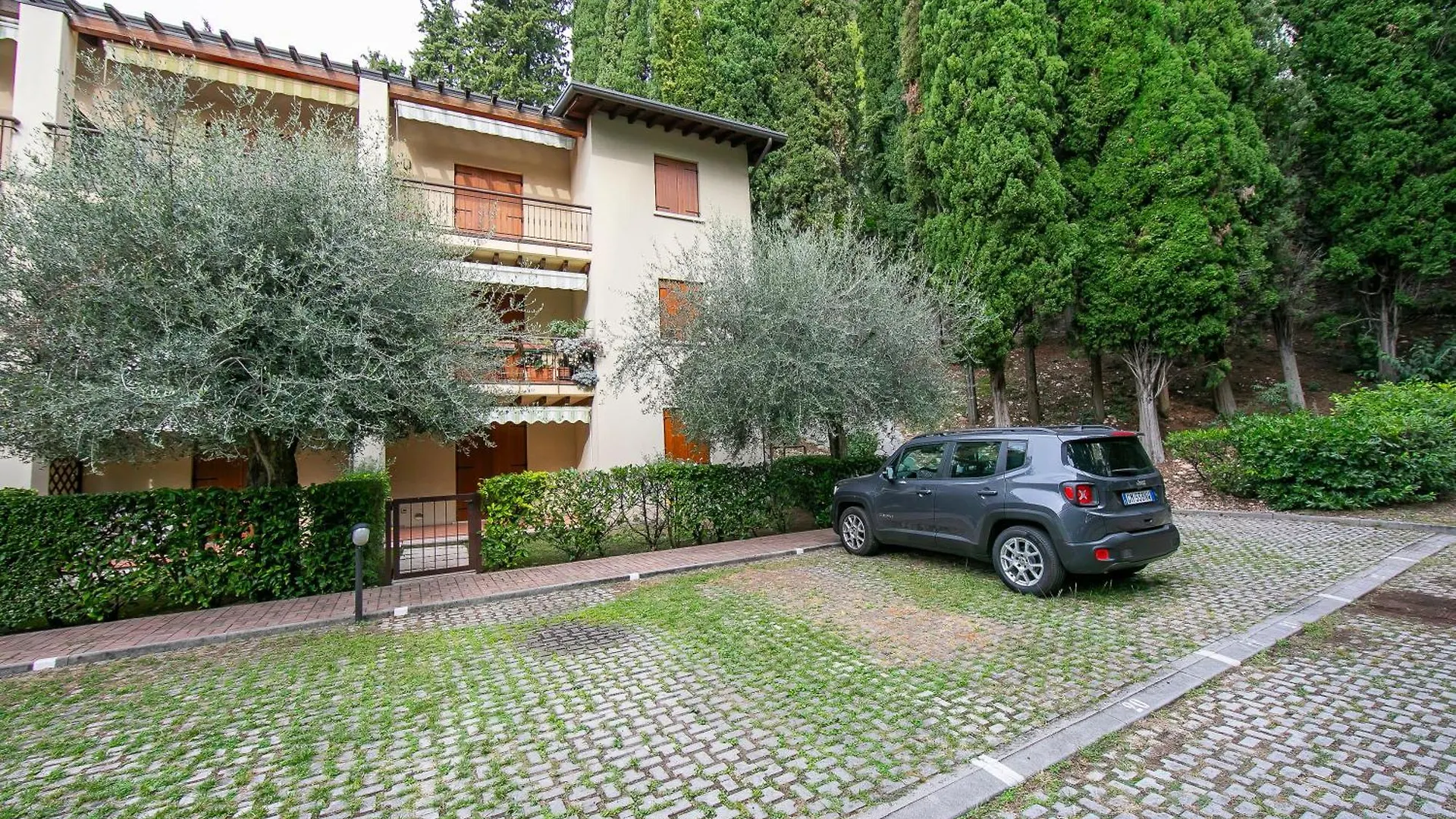 Verde Giada-Shared Pool & Parking - Happy Rentals Toscolano Maderno 0*,  Italy